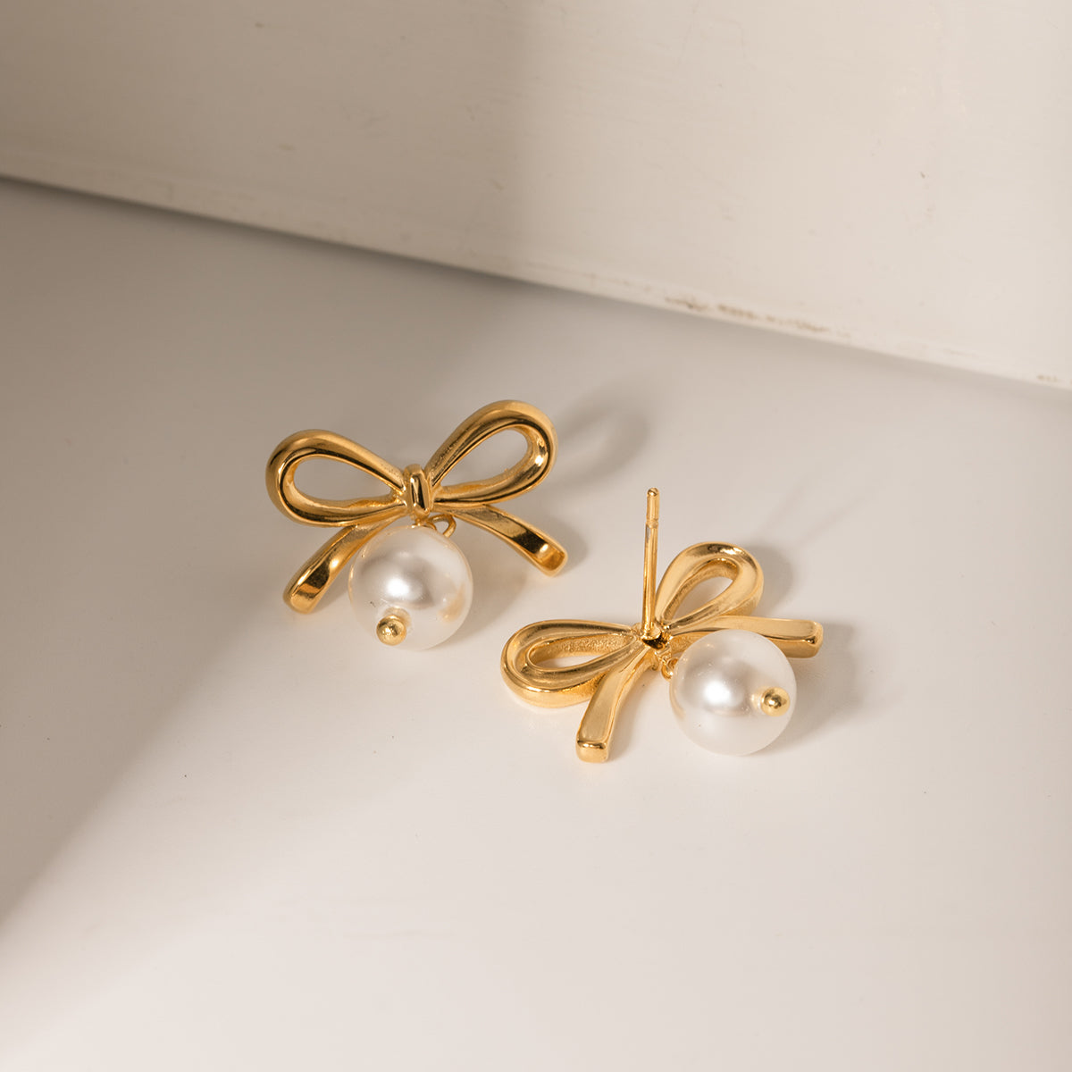 Bow Pearl Earrings